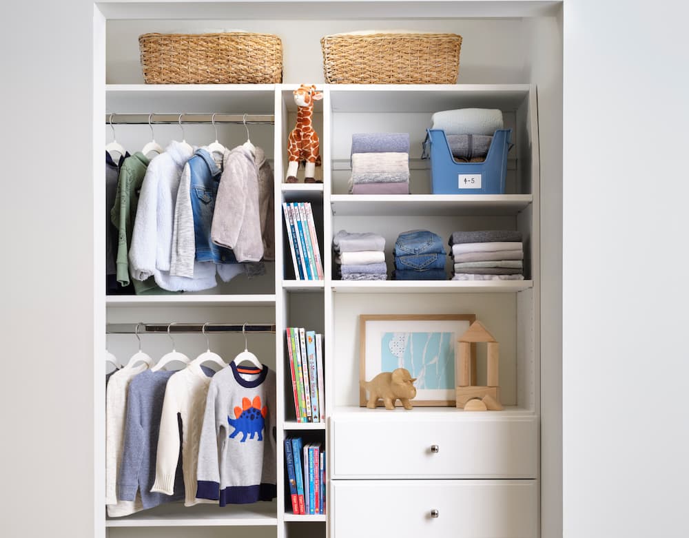 Kid's Closet Shelves and Drawers