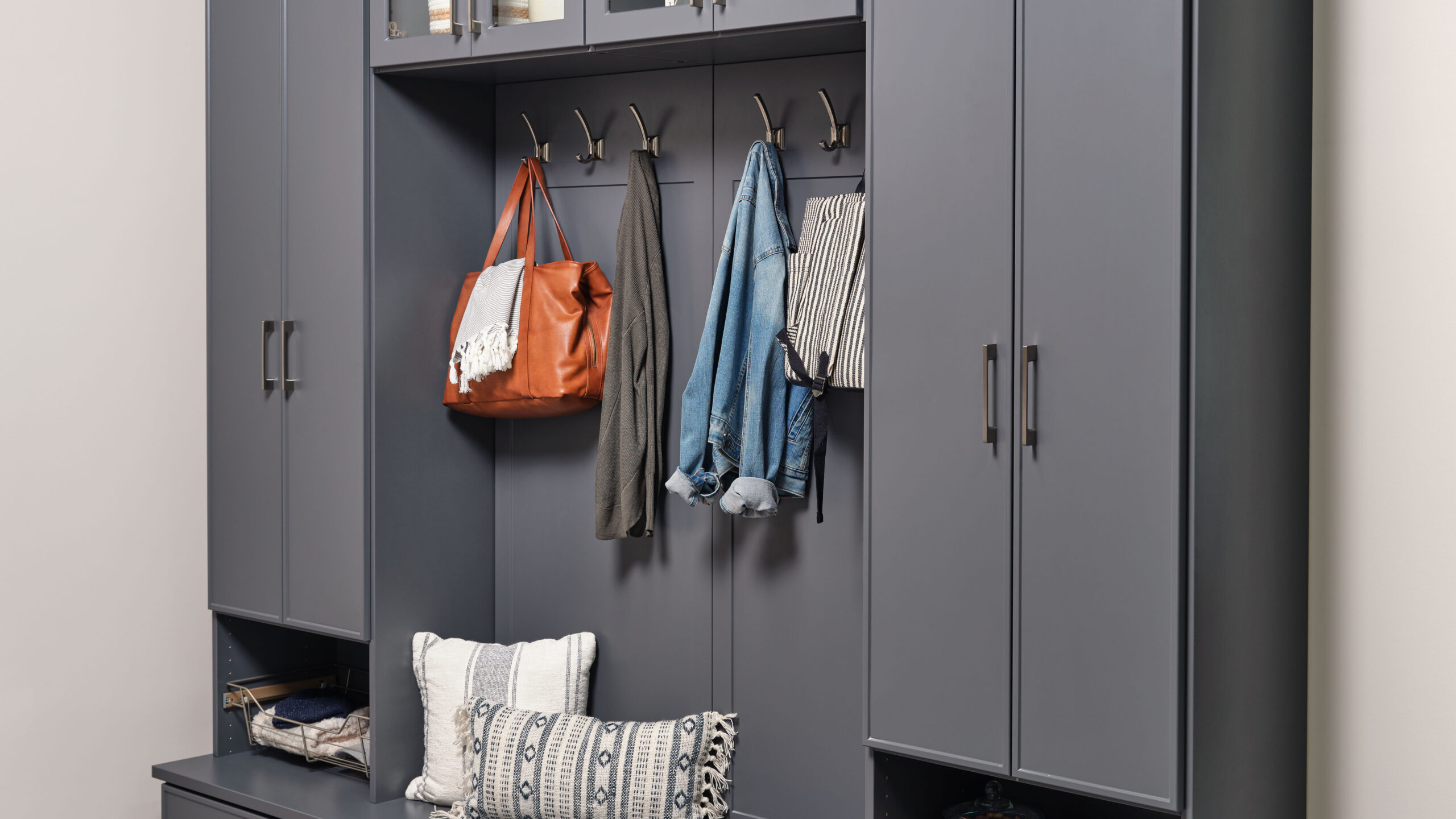 Light vs. Dark Colors for the Entryway 